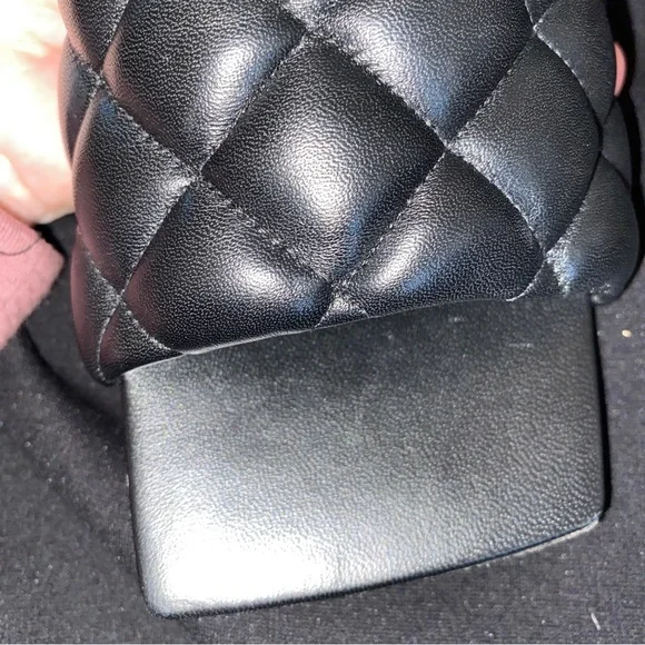 BOTTEGA VENETA Quilted Padded Flat Sandals In Black Leather 37. - Picture 9 of 10